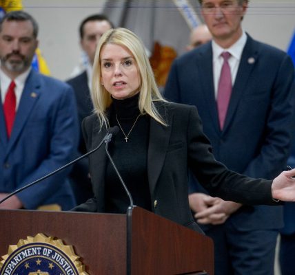 Pam Bondi declared a Virginia man a top MS-13 gangster. Now the Justice Department wants to drop his case 2