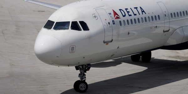 Delta pilot arrested by federal agents who stormed the cockpit moments after landing in San Francisco