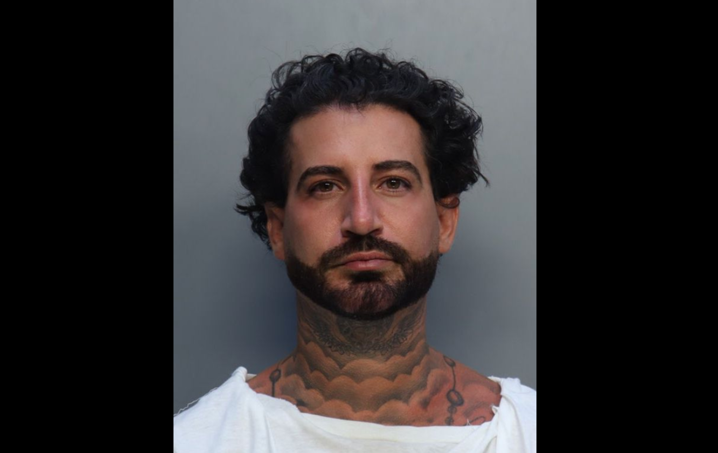 A high-profile celebrity hair stylist has been arrested and hit with multiple charges, including attempting to lure a child for sex. Ryan Thomas Pearl, thanks 37, allegedly sent explicit messages and photos of himself to a 15-year-old client that he had met when she was 13
