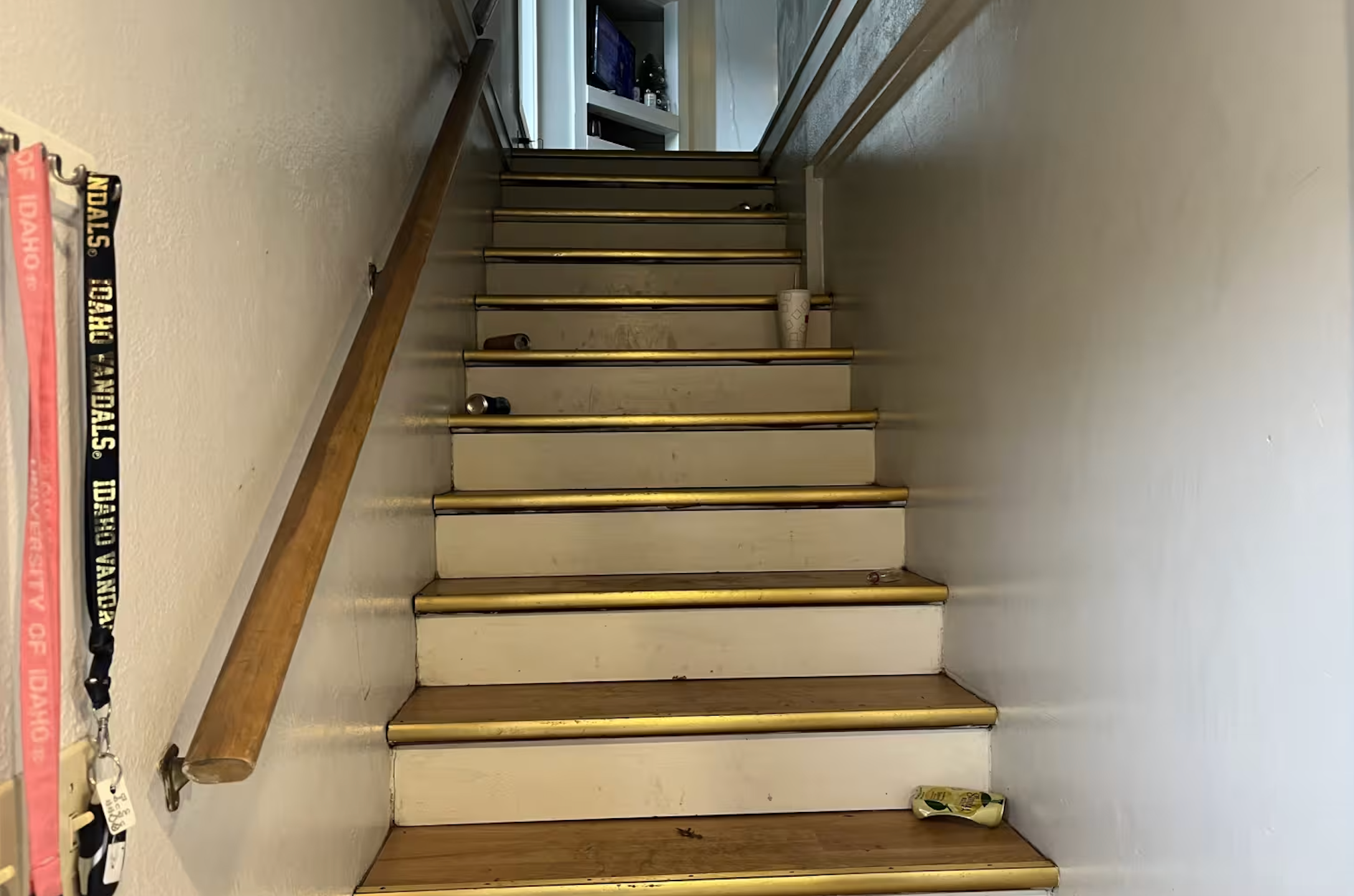 Empty beer cans were pictured on the stairs