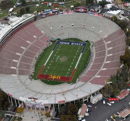 Woman beaten unconscious at the Rose Bowl for spilling drink on another concert goer