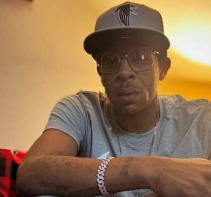 Dad of 20 was shot and killed when he tried to rob someone getting off the bus, cops say