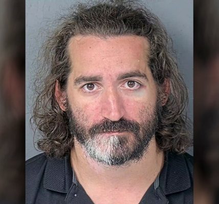 Florida elementary school teacher accused of drunkenly crashing car between classes