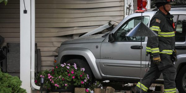 Car crashes into Woodstock duplex, causing gas leak