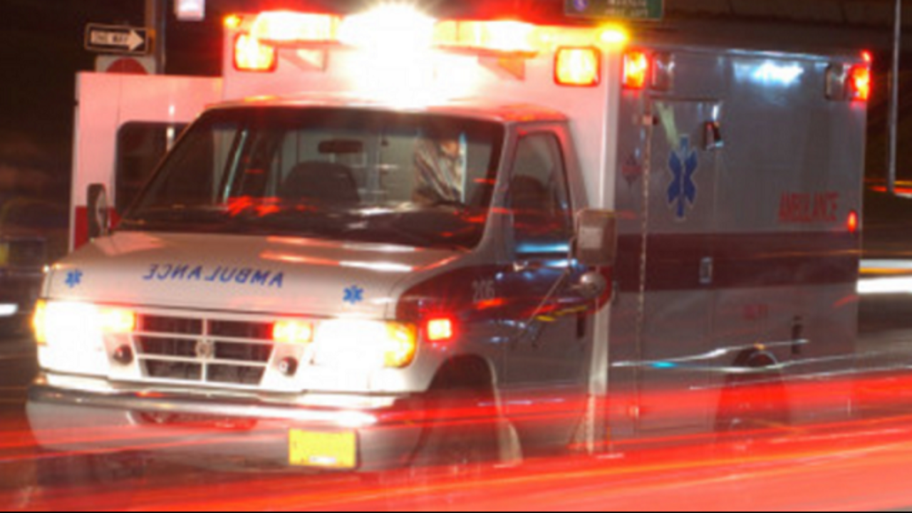 Chicago crash leaves 1 woman dead on Near West Side, police say