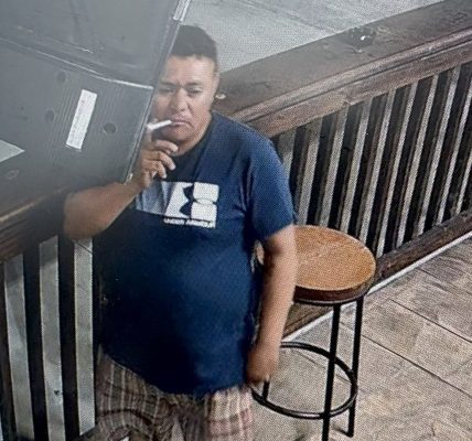 Manhunt for gunman after one killed and five injured in Texas sports bar shooting