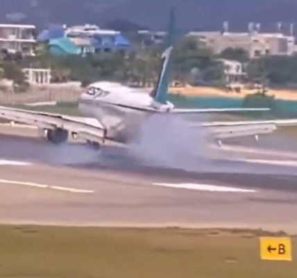 Watch: Passenger plane makes hard landing at Sint Maarten