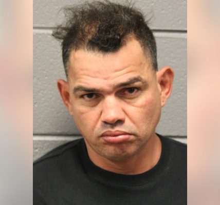 Chicago man charged with attempted murder in West Side triple stabbing