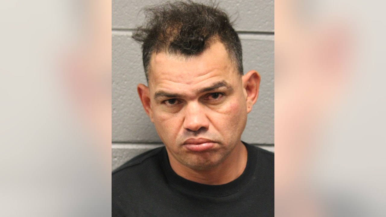Chicago man charged with attempted murder in West Side triple stabbing