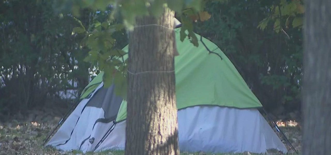 Homeless encampment on Chicago's North Side cleared after fires, safety concerns
