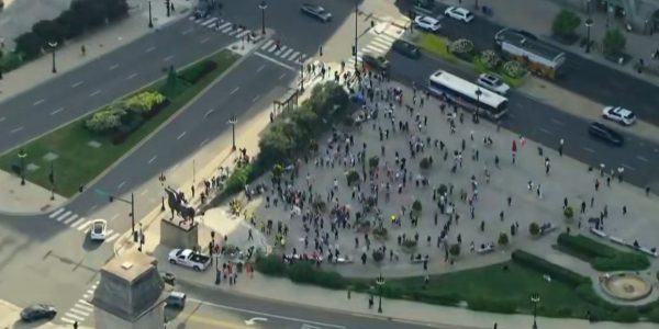 LIVE: Protesters rally in downtown Chicago against immigration crackdown