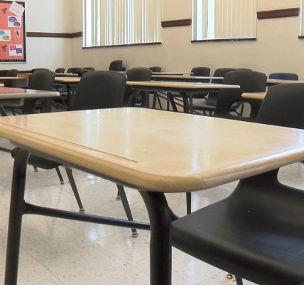 Bolingbrook, Romeoville teachers' union reaches tentative agreement with district