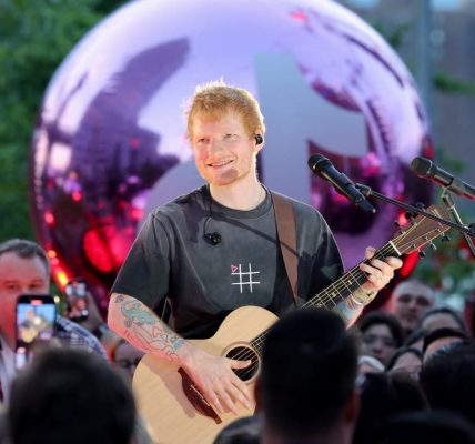 Ed Sheeran to bring 'LOOP' stadium tour to Soldier Field