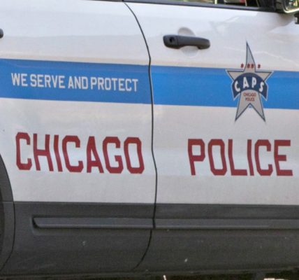 Carjacking leads to crash with Chicago police vehicle, 2 injured, ISP says