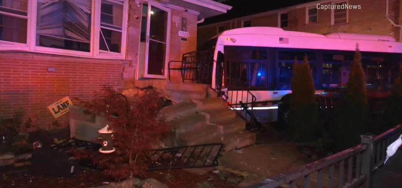 Chicago bus slams into house after hit-and-run crash on North Side, CPD says