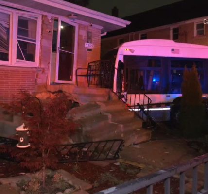 Chicago bus slams into house after hit-and-run crash on North Side, CPD says