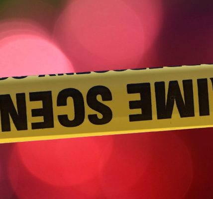 Chicago crime: Man, 31, found shot several times on sidewalk