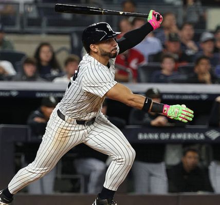 Yankees rally past White Sox 3-2, clinch playoff berth and close within 1 game of Toronto in AL East