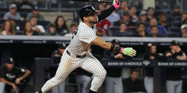 Yankees rally past White Sox 3-2, clinch playoff berth and close within 1 game of Toronto in AL East