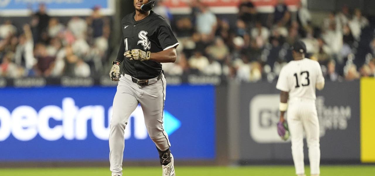 Yankees beat White Sox 5-3 behind Stanton and Rodón to stay tied with Toronto for AL East lead