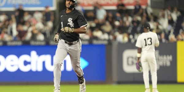 Yankees beat White Sox 5-3 behind Stanton and Rodón to stay tied with Toronto for AL East lead