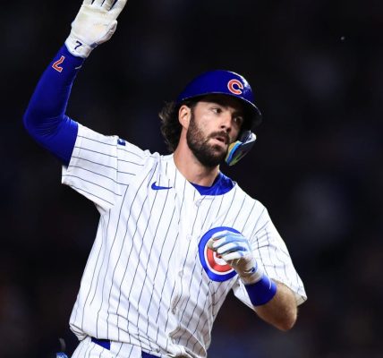 Lindor homers to join 30-30 club as Mets beat Cubs 8-5 to remain in playoff position