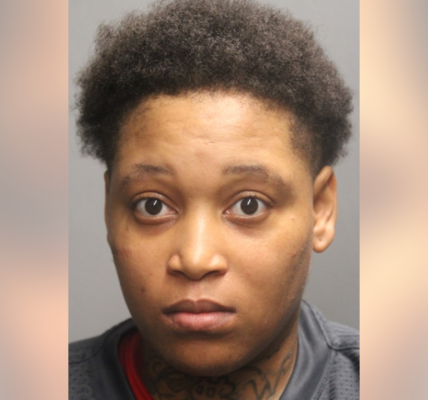 Woman charged in shooting outside Chicago Jewel-Osco that wounded teenage girl