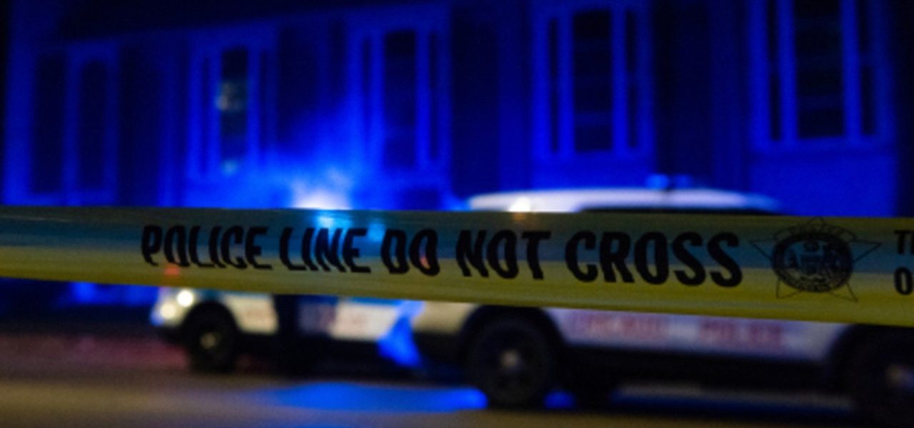 Man, teen critically wounded in Chicago alley shooting