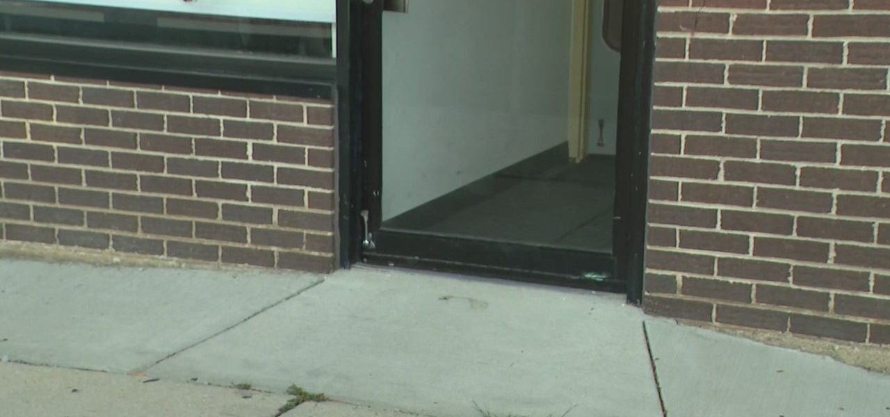 Dead rat, derogatory letter left at Chicago alderman's office amid rising immigration tensions
