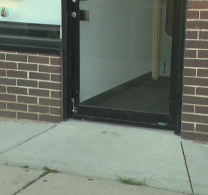 Dead rat, derogatory letter left at Chicago alderman's office amid rising immigration tensions