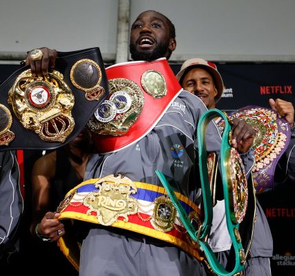 Boxing champion Terence Crawford ordered out of car at gunpoint during police stop
