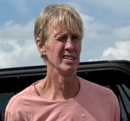 Man charged with trying to assassinate Donald Trump set to represent himself in court