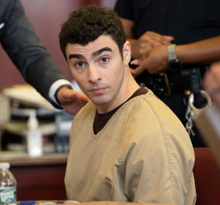 Lawyers for Luigi Mangione argue to block death penalty