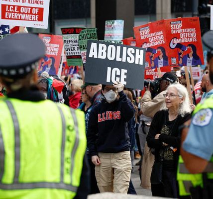 Potential federal intervention poses challenges for Chicago police on the ground