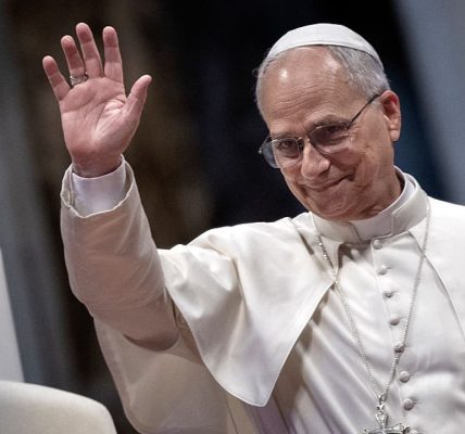 Dolton native Pope Leo XIV celebrates 70th birthday, given Portillo’s cake