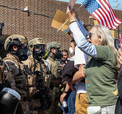 Broadview ICE protests persist after previous clashes with immigration agents