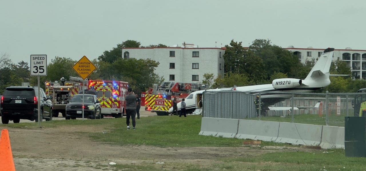 Small plane crashes at suburban Chicago airport