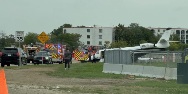Small plane crashes at suburban Chicago airport