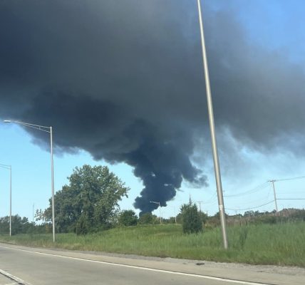 Chicago Heights junkyard fire causes heavy smoke