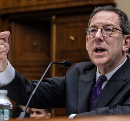 Northwestern University President Michael Schill to step down