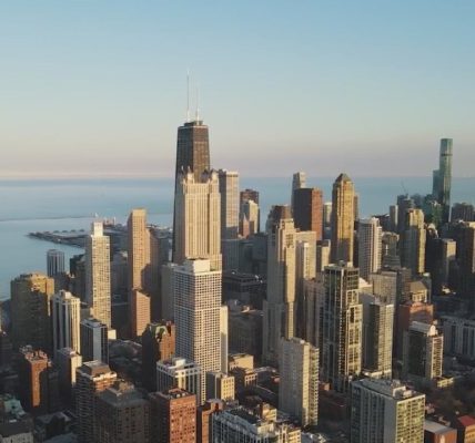 Chicago weather: Warm temps continue, storms possible Friday night