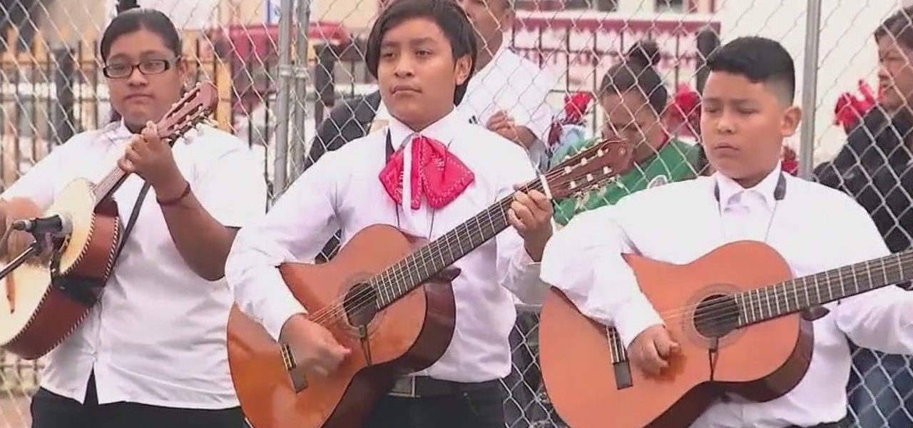 Despite fears of immigration raids, Chicago Mexican Independence parade still a go