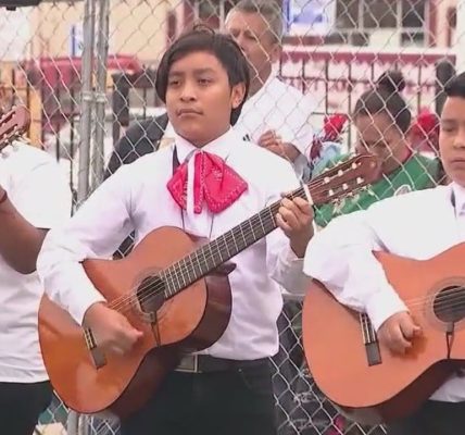 Despite fears of immigration raids, Chicago Mexican Independence parade still a go