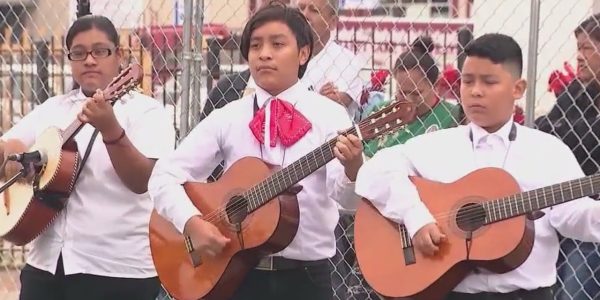 Despite fears of immigration raids, Chicago Mexican Independence parade still a go