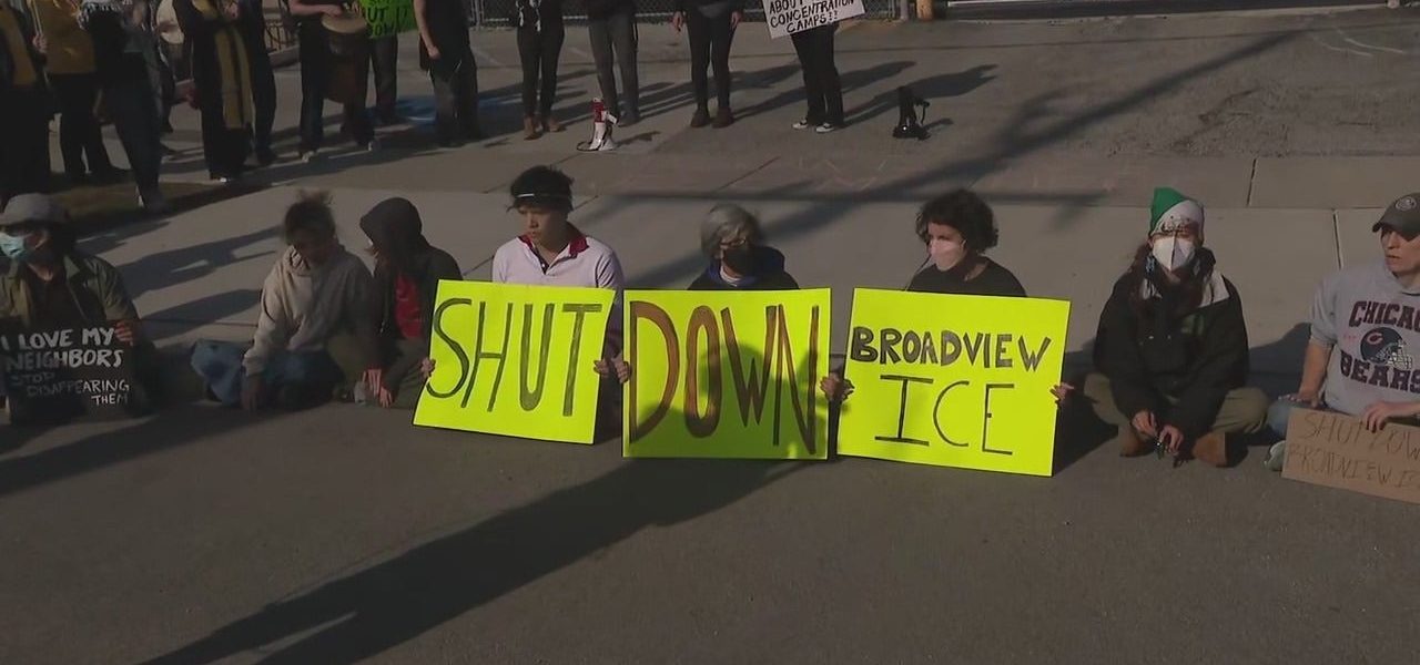Protesters rally outside ICE processing center in Chicago suburb