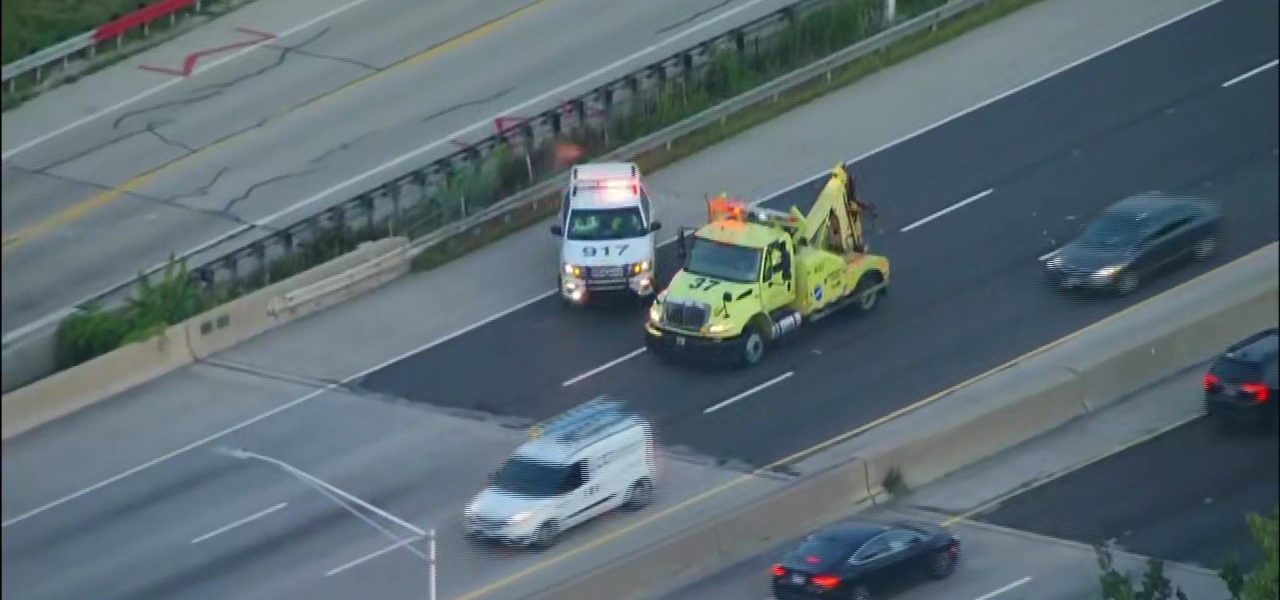 Pothole on Edens Expressway leaves drivers with flat tires, massive delays