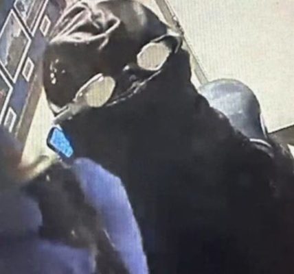 Dramatic police audio reveals how man in goggles stole $20,000 from Disney Springs restaurant