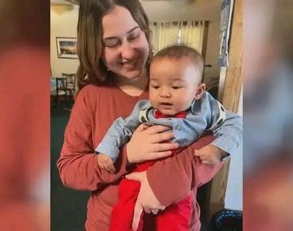Grants Pass, Oregon – 23-year-old Naudya Weichers is facing a life forever changed after a horrifying robbery at her workplace left her blind in one eye