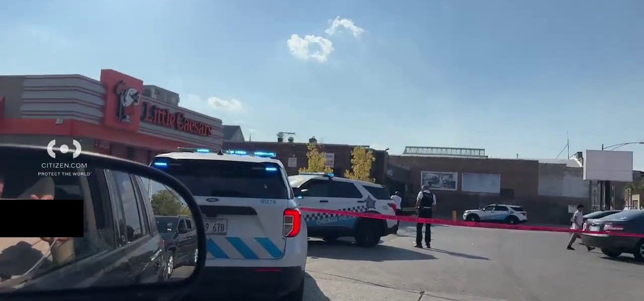 Man fatally shot near Little Caesars on Chicago's West Side, police say