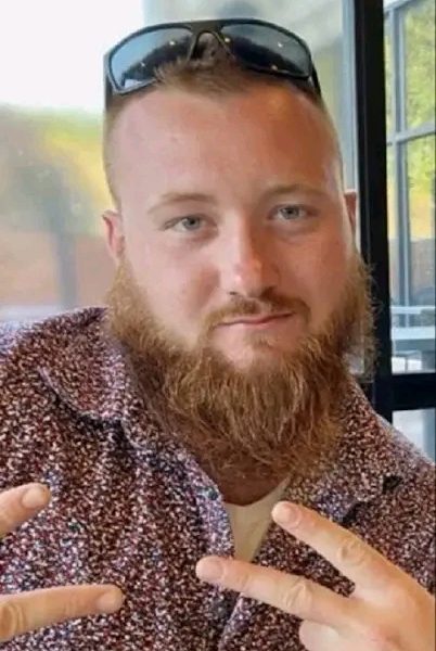 Cleveland, Ohio – The community is mourning the heartbreaking loss of Spencer “Spence” Lesinski, a 24-year-old Marine, son, brother, and friend whose life was tragically cut short on October 3, 2025